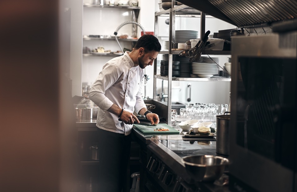 10 per cent hospitality workers plan to return in six months