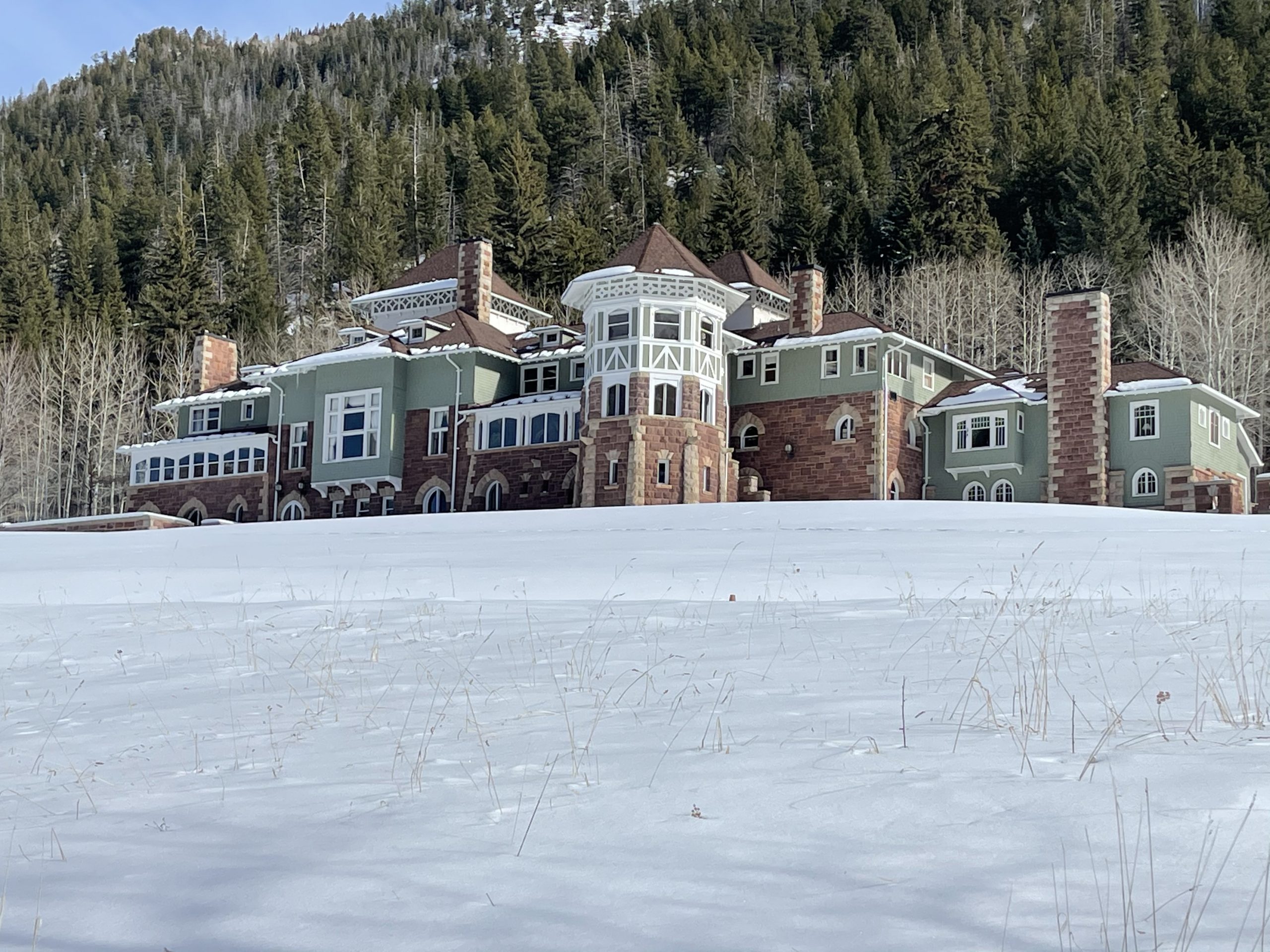 Elevated Returns acquires Redstone Castle