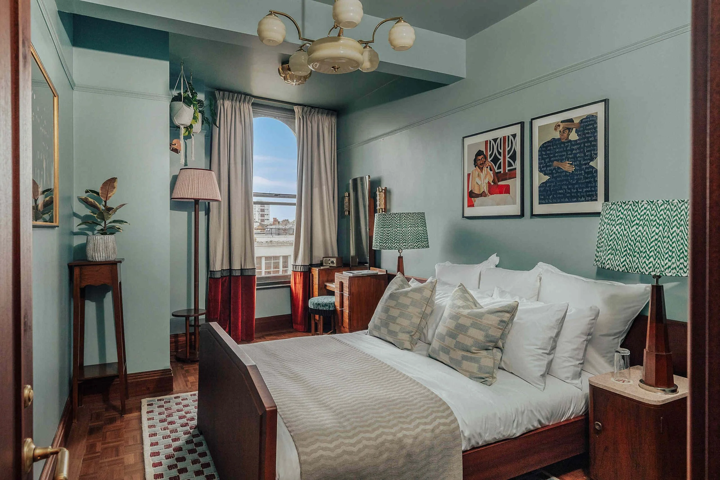 Restaurants and rooms